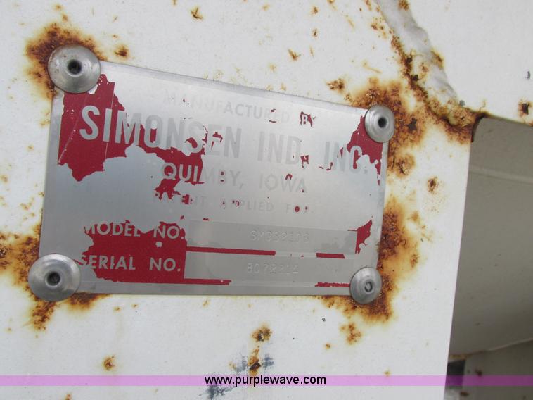 image for item L4099 1990 International 4700 fertilizer delivery truck