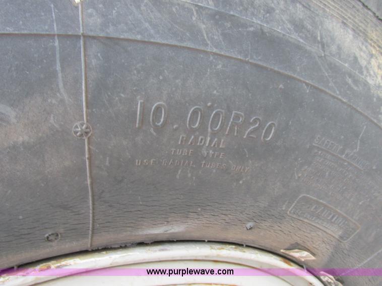 image for item L4099 1990 International 4700 fertilizer delivery truck