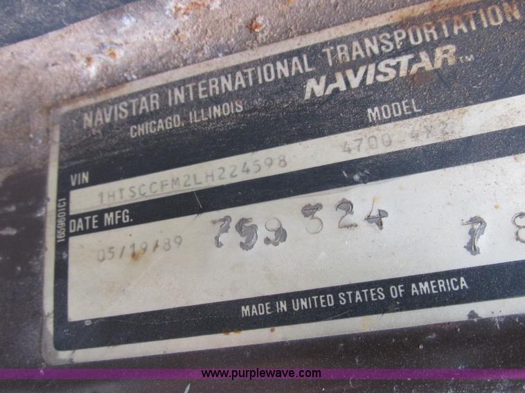 image for item L4099 1990 International 4700 fertilizer delivery truck