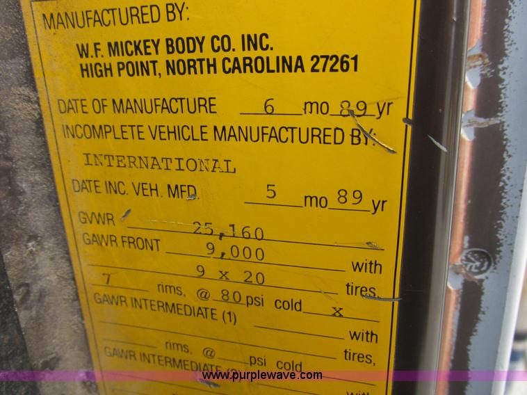 image for item L4099 1990 International 4700 fertilizer delivery truck