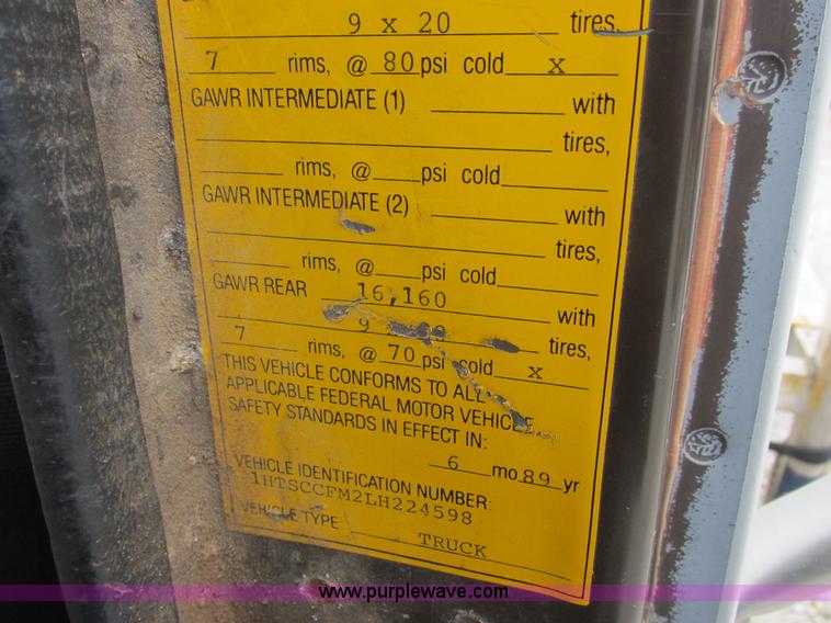 image for item L4099 1990 International 4700 fertilizer delivery truck