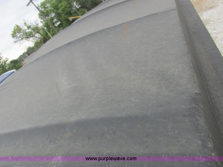 image for item L4099 1990 International 4700 fertilizer delivery truck