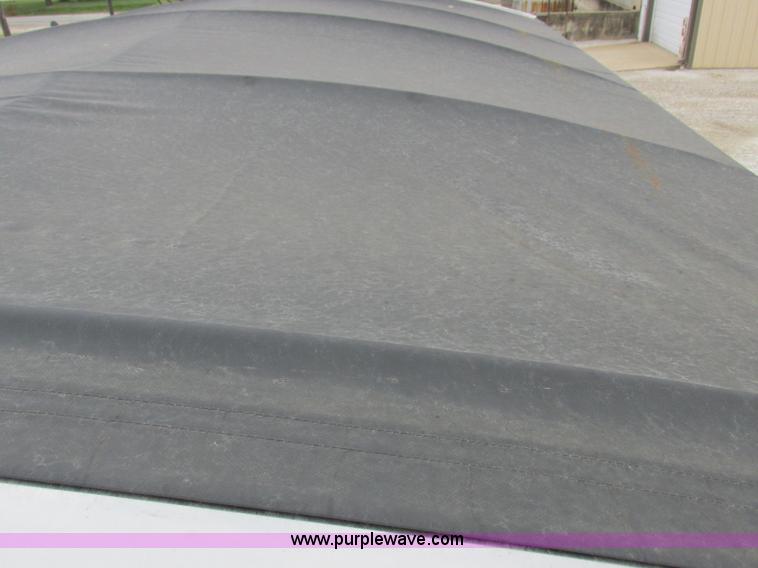 image for item L4099 1990 International 4700 fertilizer delivery truck