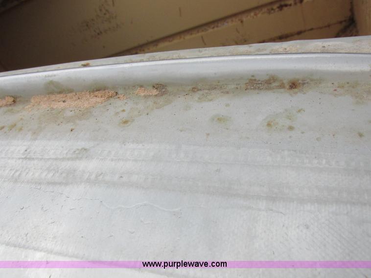 image for item L4099 1990 International 4700 fertilizer delivery truck