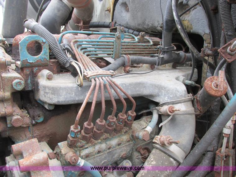 image for item L4099 1990 International 4700 fertilizer delivery truck