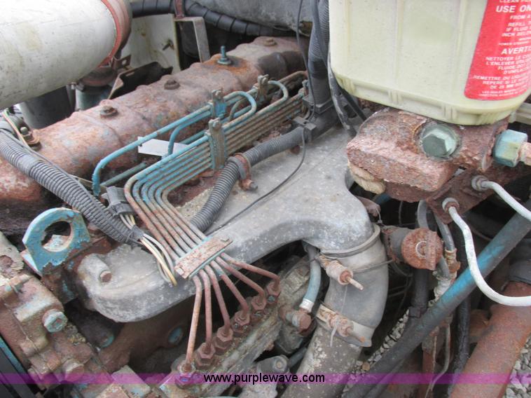 image for item L4099 1990 International 4700 fertilizer delivery truck