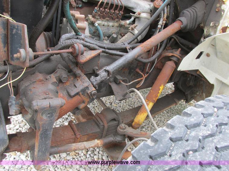 image for item L4099 1990 International 4700 fertilizer delivery truck