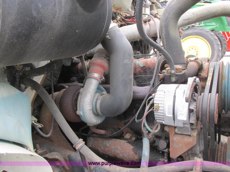 image for item L4099 1990 International 4700 fertilizer delivery truck