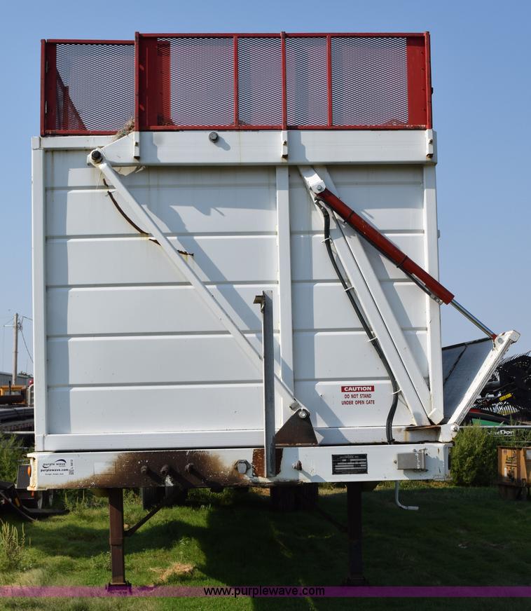 image for item L5812 2005 Hitchcock SD38 silage trailer
