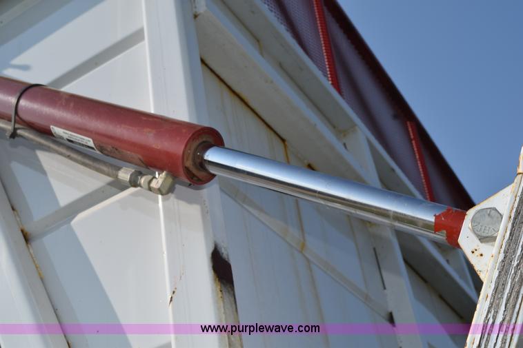 image for item L5812 2005 Hitchcock SD38 silage trailer