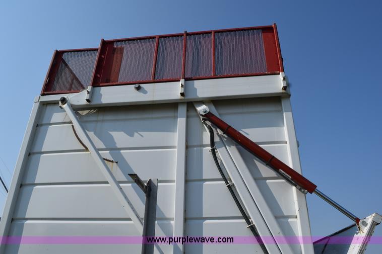 image for item L5812 2005 Hitchcock SD38 silage trailer