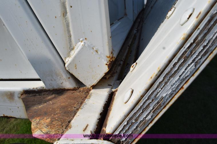 image for item L5812 2005 Hitchcock SD38 silage trailer