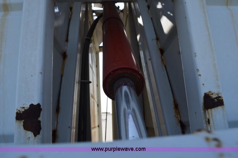 image for item L5812 2005 Hitchcock SD38 silage trailer