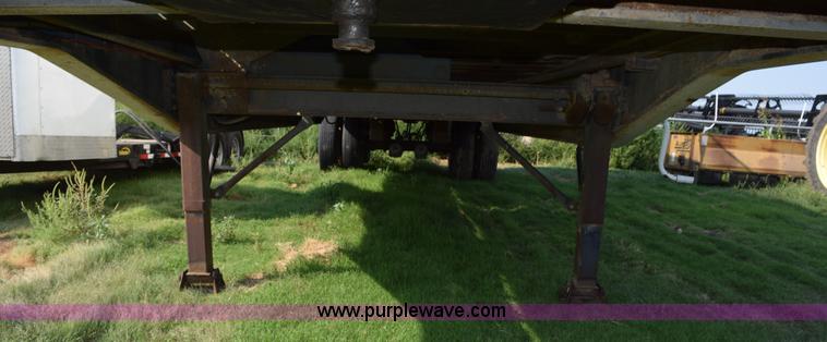 image for item L5812 2005 Hitchcock SD38 silage trailer