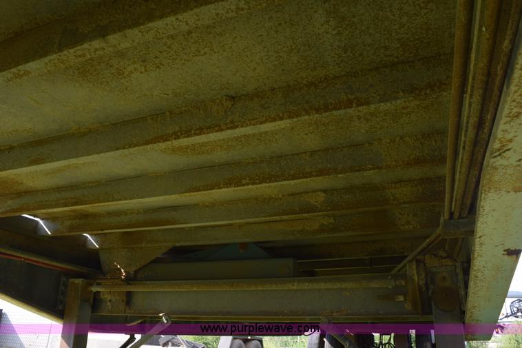 image for item L5812 2005 Hitchcock SD38 silage trailer