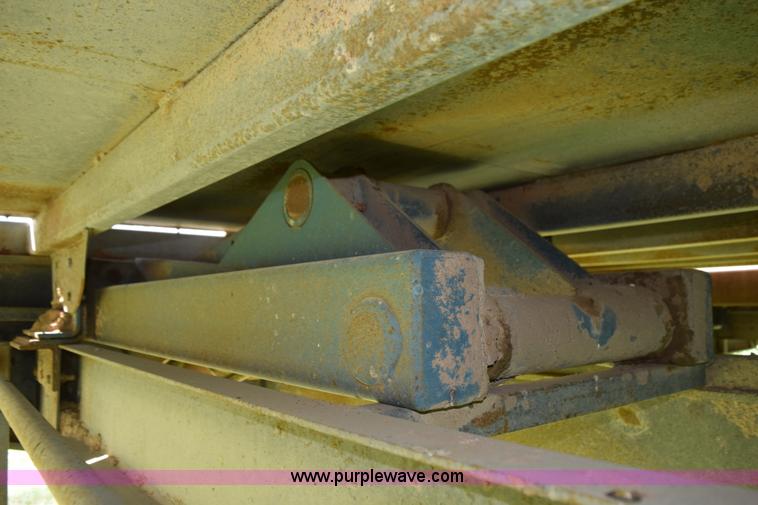 image for item L5812 2005 Hitchcock SD38 silage trailer