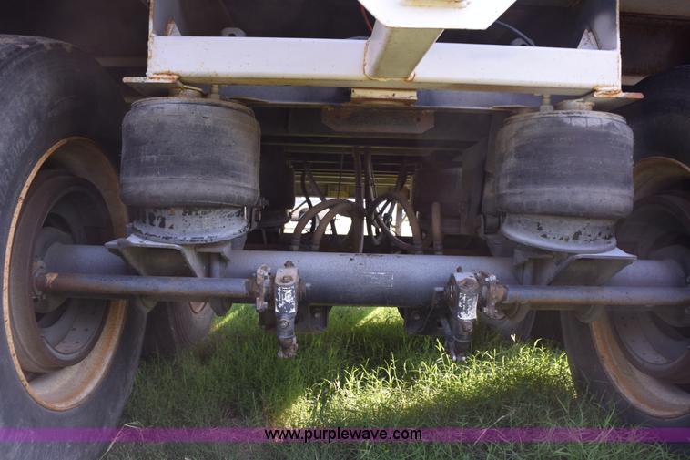 image for item L5812 2005 Hitchcock SD38 silage trailer