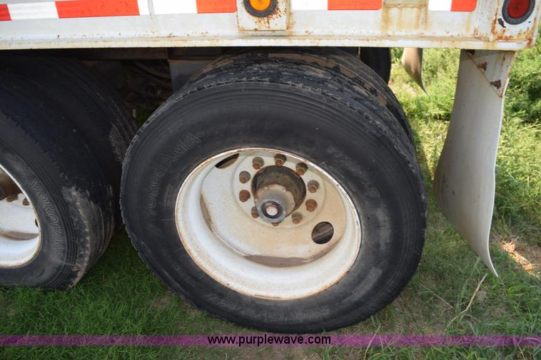 image for item L5812 2005 Hitchcock SD38 silage trailer