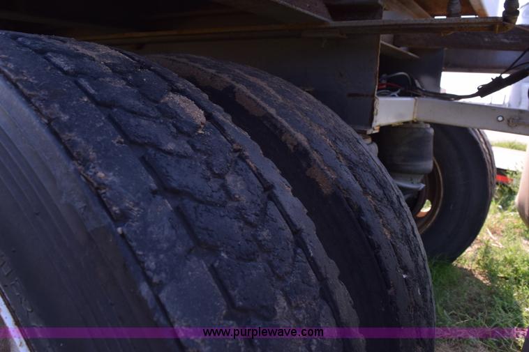 image for item L5812 2005 Hitchcock SD38 silage trailer