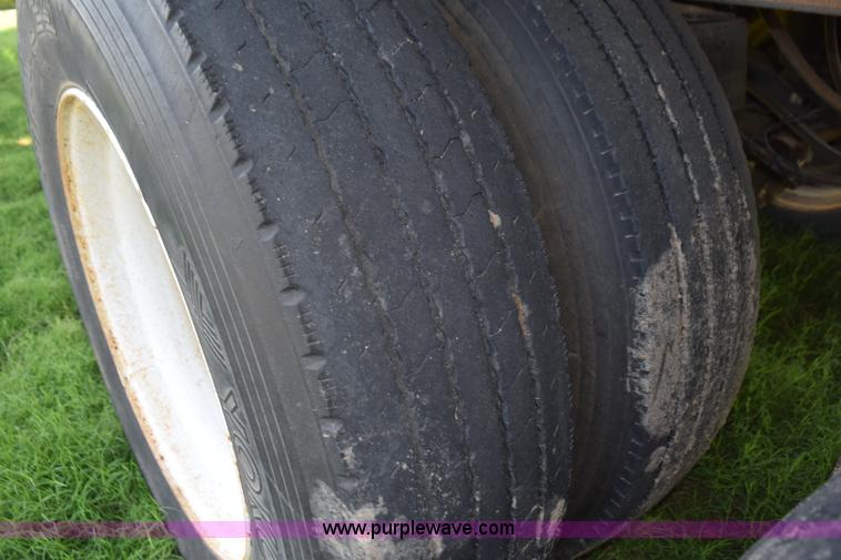 image for item L5812 2005 Hitchcock SD38 silage trailer