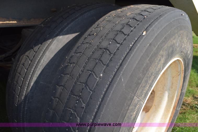 image for item L5812 2005 Hitchcock SD38 silage trailer