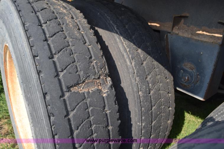 image for item L5812 2005 Hitchcock SD38 silage trailer