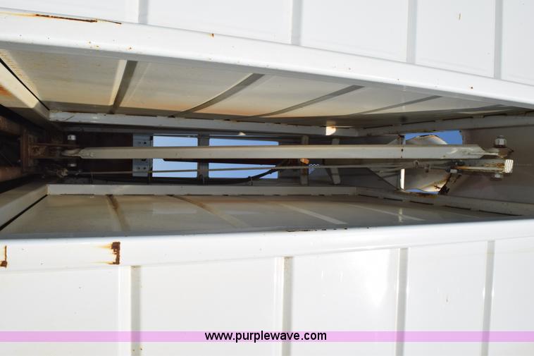 image for item L5812 2005 Hitchcock SD38 silage trailer