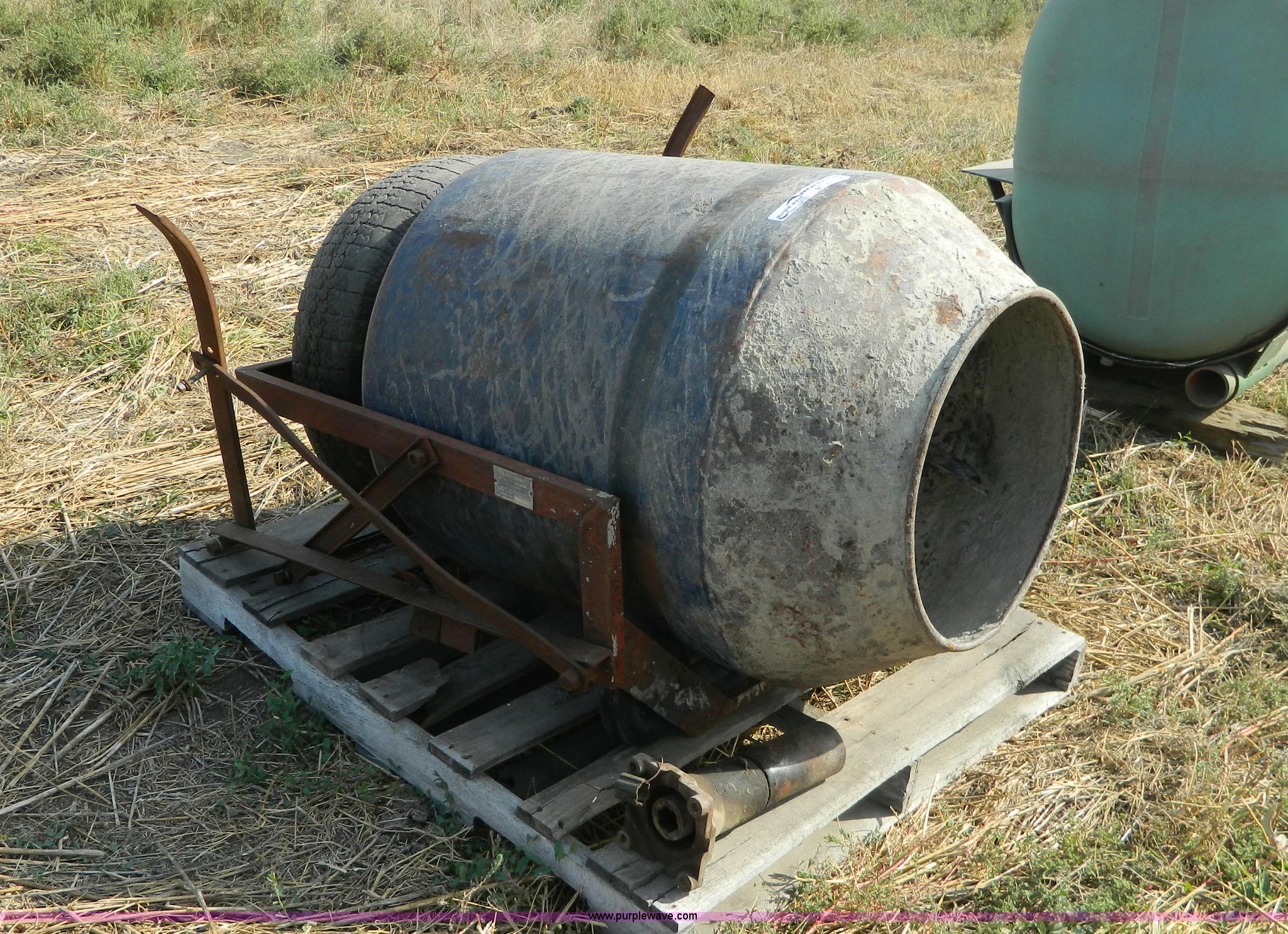 Transmix utility mixer in Wilson, KS | Item BT9937 sold | Purple Wave