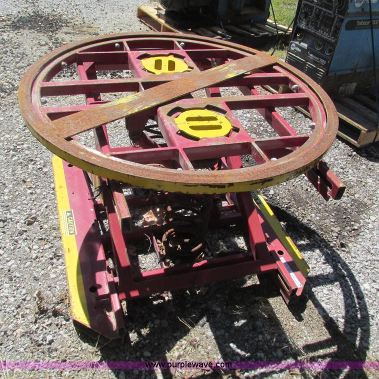 image for item BG9246 Southworth rotating pallet table