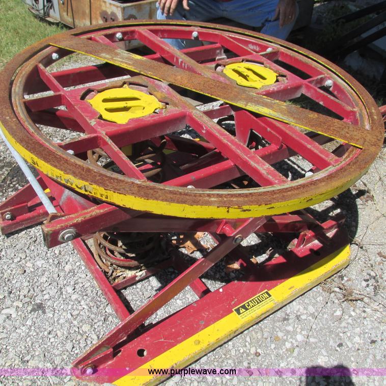 image for item BG9246 Southworth rotating pallet table