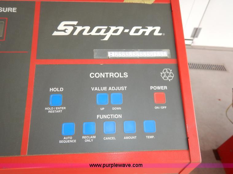 image for item BH9776 Snap-On ACT4500 recycling/recharging refrigerant system