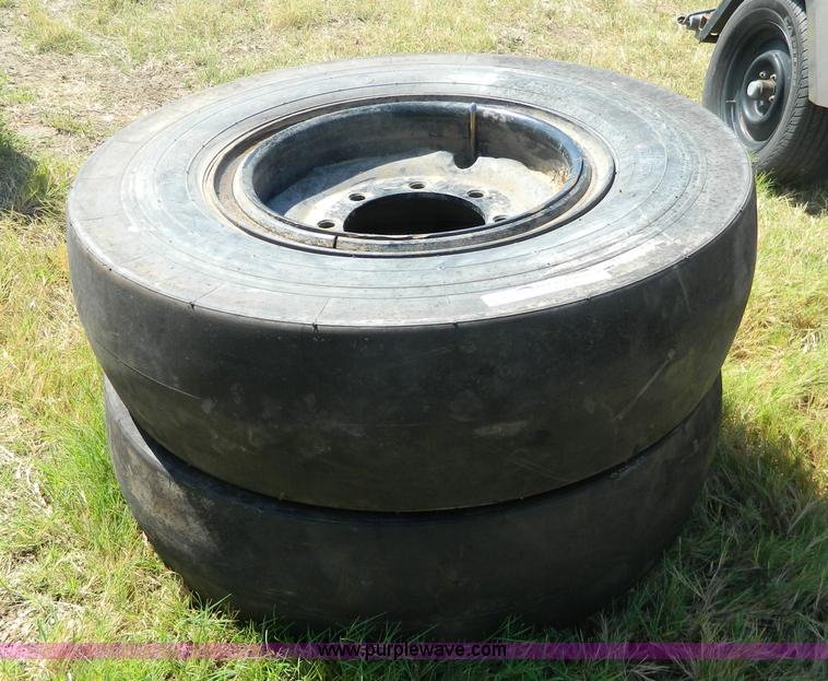 image for item BJ9015 (2) Comnactors tires
