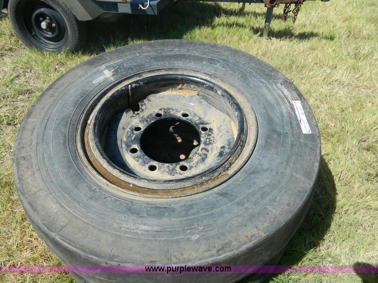 image for item BJ9015 (2) Comnactors tires