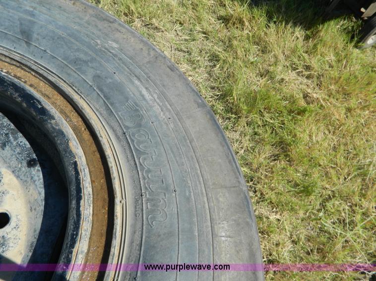 image for item BJ9015 (2) Comnactors tires