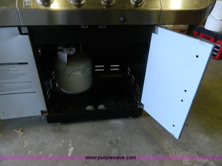 image for item BJ9041 Char-Broil Commercial Series barbecue grill