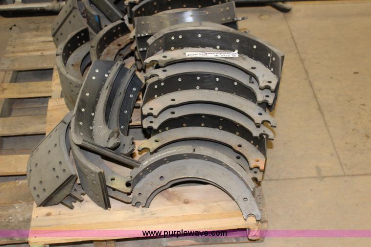 image for item BL9472 (29) Carlisle F6285B trailer brake shoes
