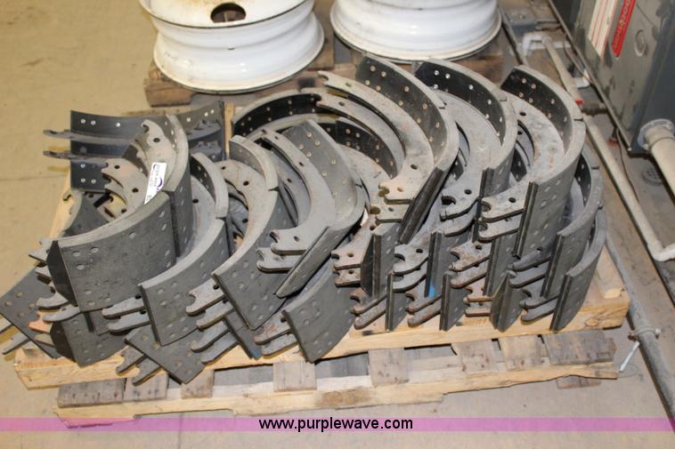 image for item BL9472 (29) Carlisle F6285B trailer brake shoes