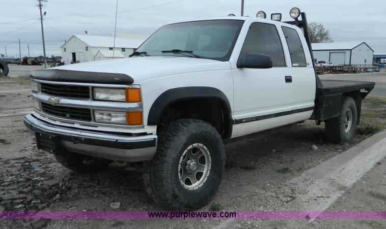 image for item BT9929 1998 Chevrolet 1500 Ext. Cab flatbed pickup truck