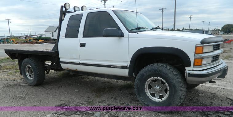 image for item BT9929 1998 Chevrolet 1500 Ext. Cab flatbed pickup truck