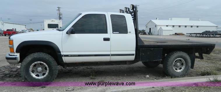 image for item BT9929 1998 Chevrolet 1500 Ext. Cab flatbed pickup truck
