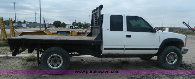 image for item BT9929 1998 Chevrolet 1500 Ext. Cab flatbed pickup truck