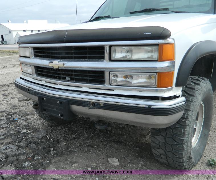image for item BT9929 1998 Chevrolet 1500 Ext. Cab flatbed pickup truck