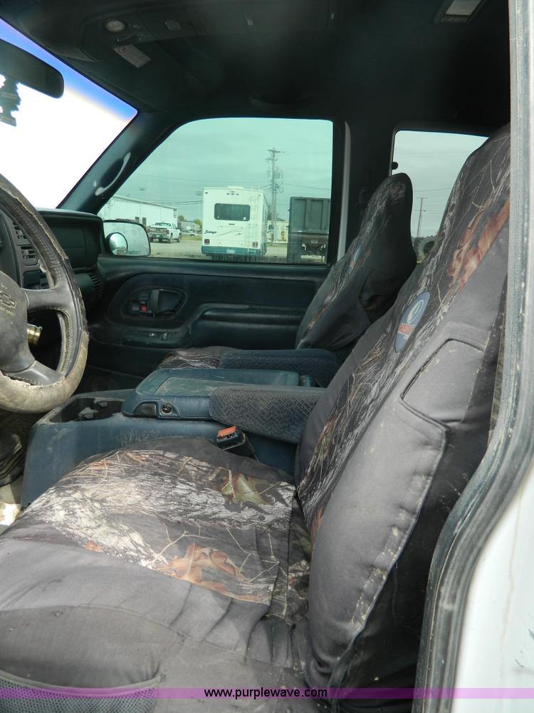 image for item BT9929 1998 Chevrolet 1500 Ext. Cab flatbed pickup truck