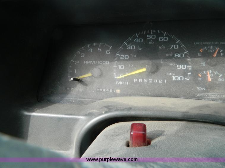 image for item BT9929 1998 Chevrolet 1500 Ext. Cab flatbed pickup truck