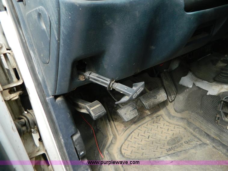 image for item BT9929 1998 Chevrolet 1500 Ext. Cab flatbed pickup truck