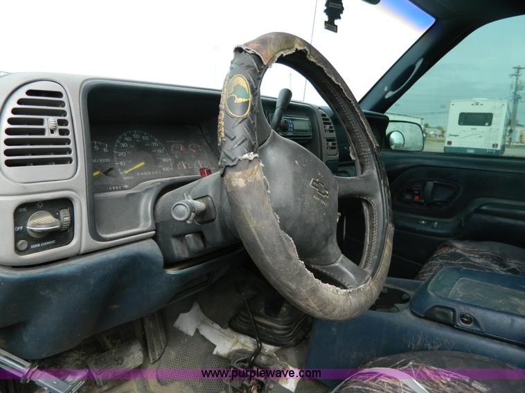 image for item BT9929 1998 Chevrolet 1500 Ext. Cab flatbed pickup truck