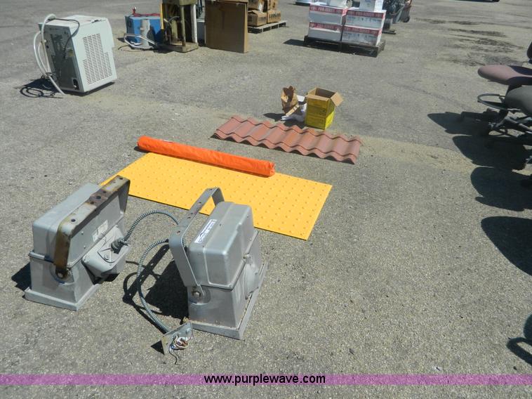 image for item BT9978 Assorted items