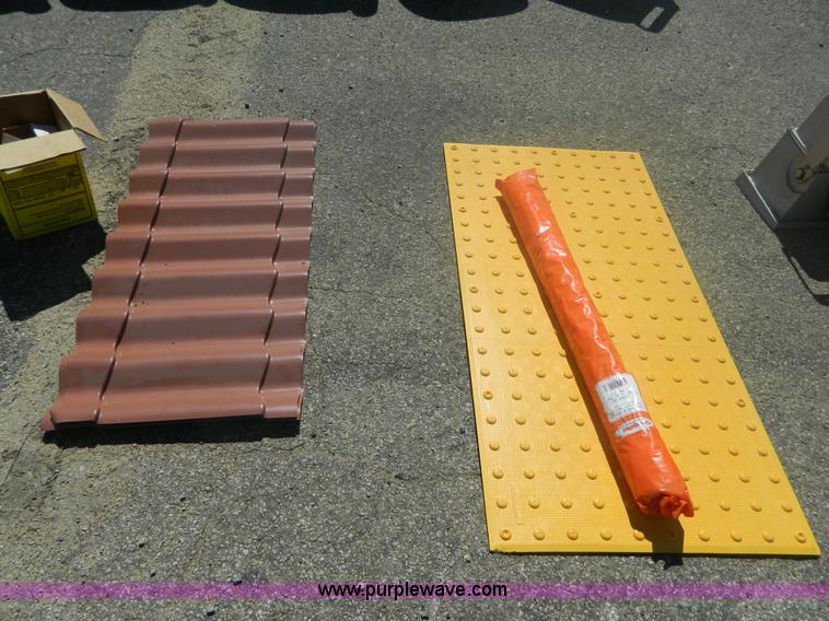 image for item BT9978 Assorted items