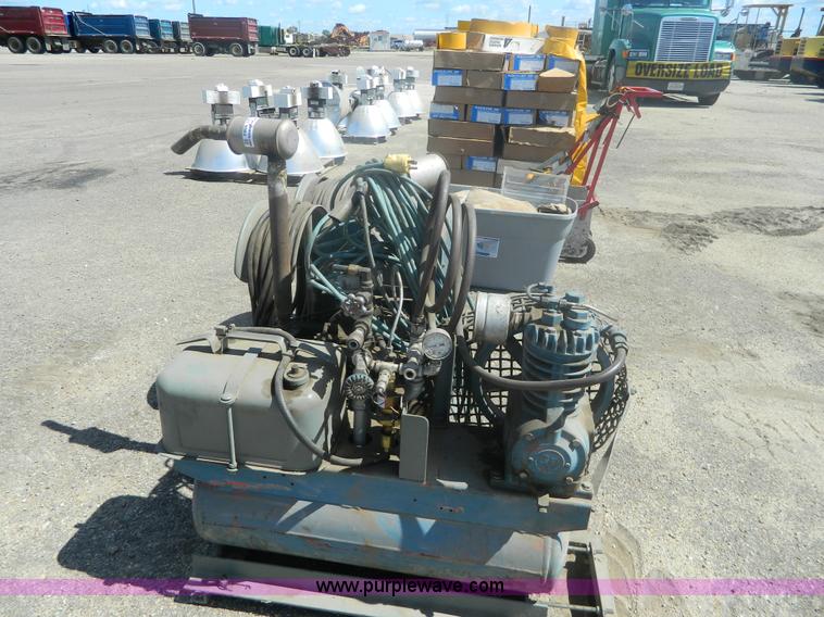 image for item BT9984 Miller 115/230 AC/DC welder