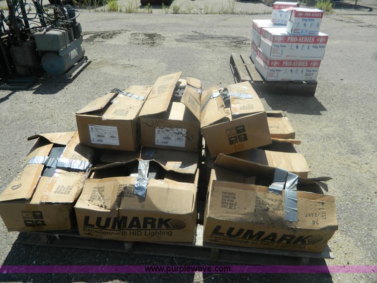 image for item BT9986 (8) Lithonia Hi-Tek lights